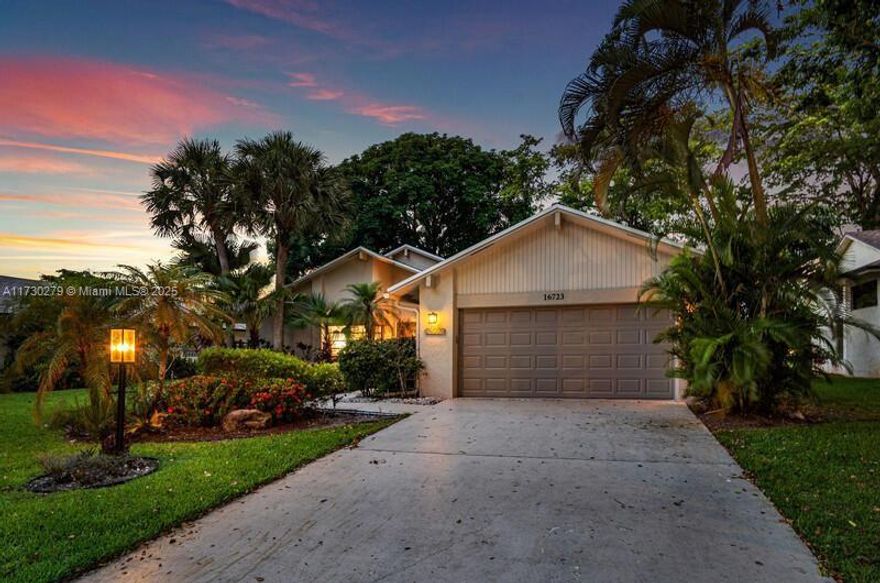 HUGE ADVANTAGE BEING IN A BEAUTIFUL & GATED GOLF COURSE COMMUNITY WITH ***NO MANDATORY EQUITY MEMBERSHIP BUY-IN!!****  BOCA DELRAY IS RATED ONE OF THE TOP BEST EXECUTIVE COURSES IN SOUTH FLORIDA!!  PICKLE BALL, BEAUTIFULLY UPDATED CLUBHOUSE, GREAT POOL, EXERCISE ROOM, BOCCI & TENNIS COURTS.   
     INCREDIBLE VIEWS (ESPECIALLY THE SUNSETS!) IN THIS SPACIOUS ONE STORY WITH A WINDING LAKE & GOLFCOURSE VIEW. CATHEDRAL CEILINGS CREATE THE OPEN,YET COMFORTABLE, FLOORPLAN EVERYBODY WANTS. COMPLETELY UPDATED THROUGHOUT. LARGE PRIMARY SUITE WITH WALK-IN CLOSET, DUAL SINKS, RECESSED LIGHTING, UPGRADED MODERN KITCHEN, ALL STAINLESS STEEL APPLIANCES PLUS WALK-IN PANTRY. WASHER & DRYER INSIDE, SUPER CONVENIENT LOCATION. NEW ROOF! WELL MANAGED HOA, NEVER AN ASSESSMENT! ***NEW ROOF***