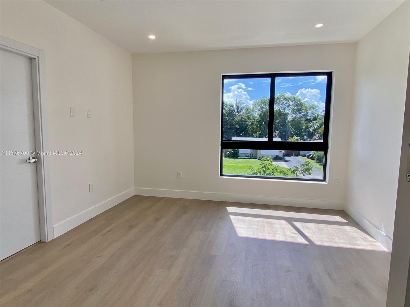 CROISSANT PARK RIVER SEC - Residential