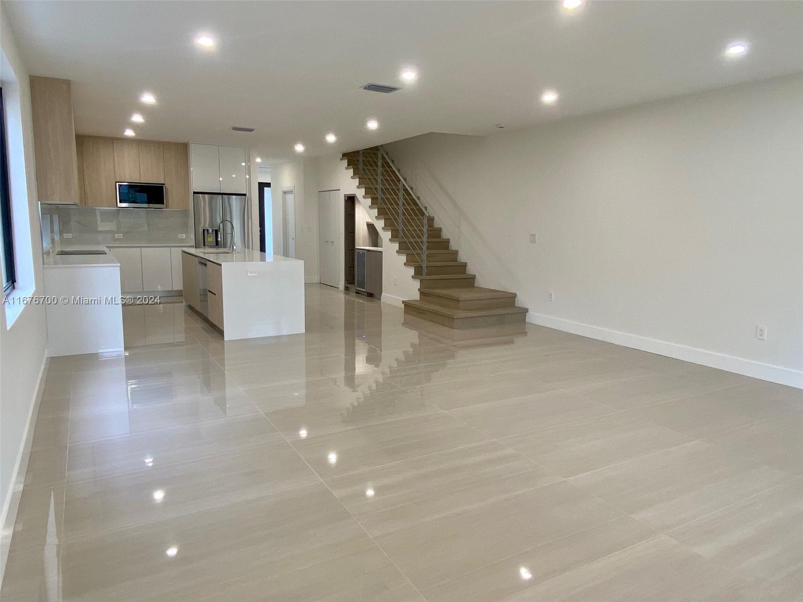 CROISSANT PARK RIVER SEC - Residential