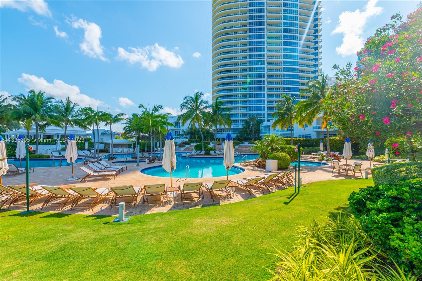 CONTINUUM ON SOUTH BEACH - Residential