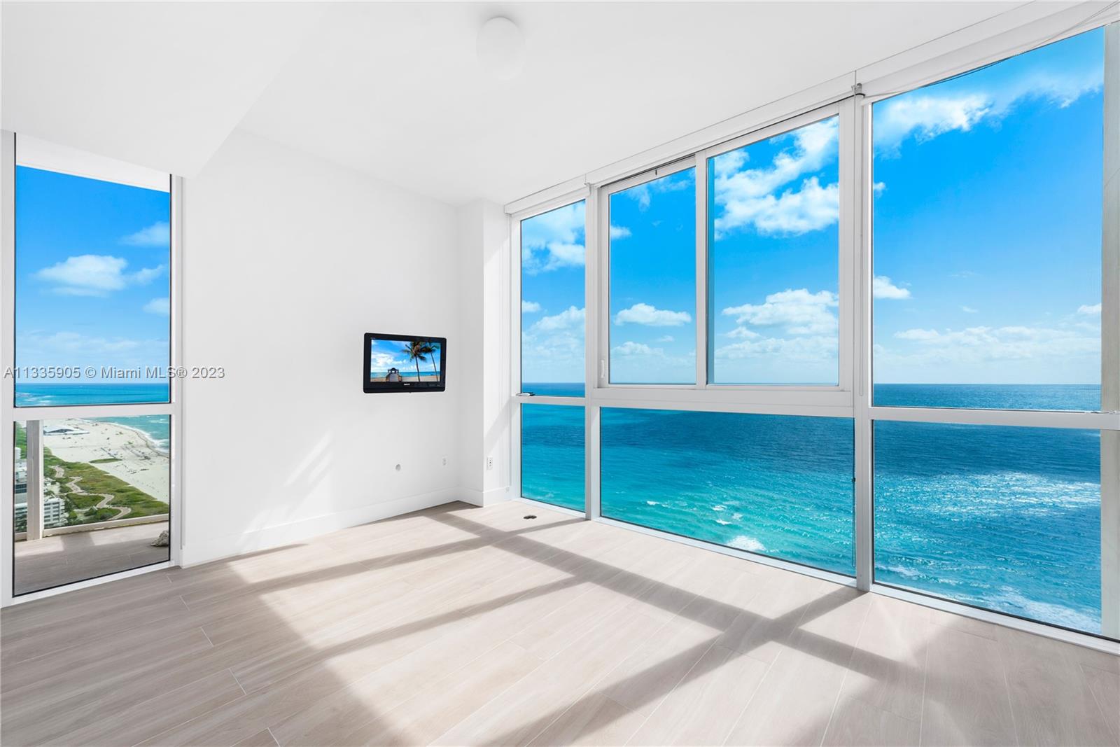CONTINUUM ON SOUTH BEACH - Residential