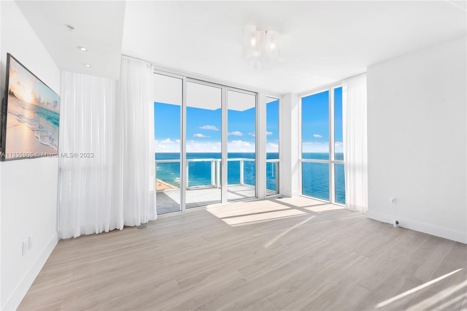 CONTINUUM ON SOUTH BEACH - Residential