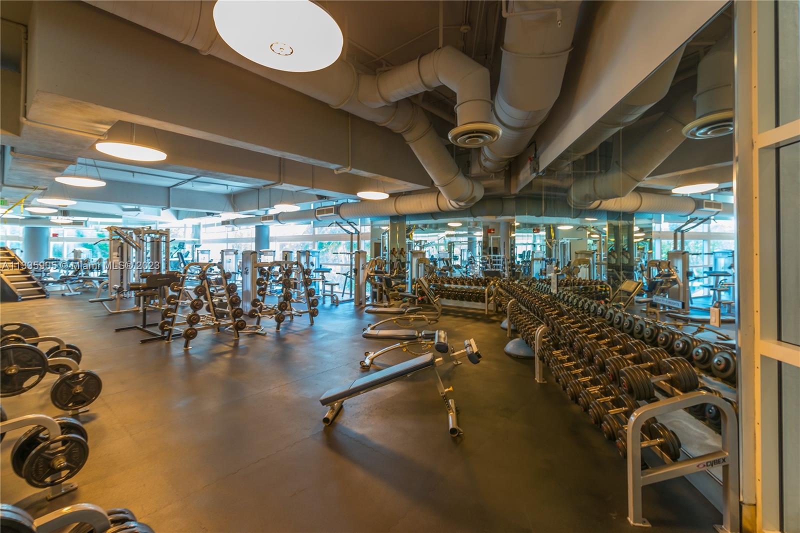 CONTINUUM ON SOUTH BEACH - Residential