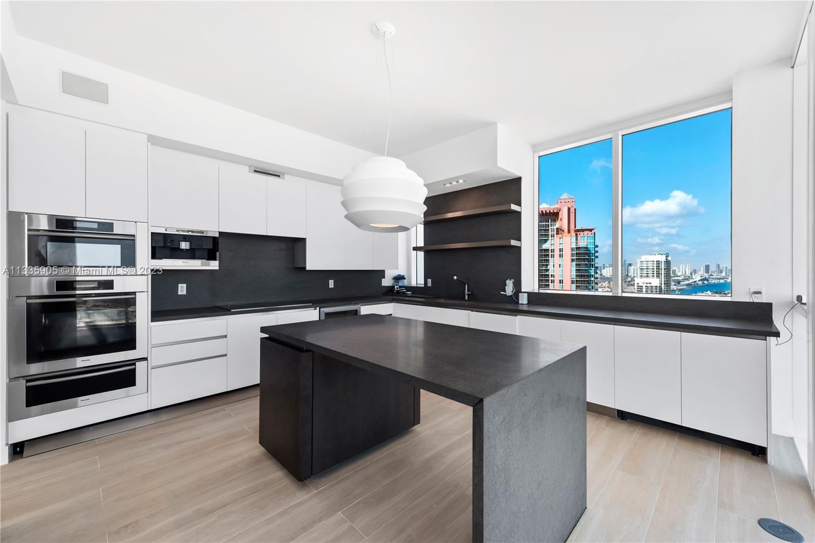 CONTINUUM ON SOUTH BEACH - Residential