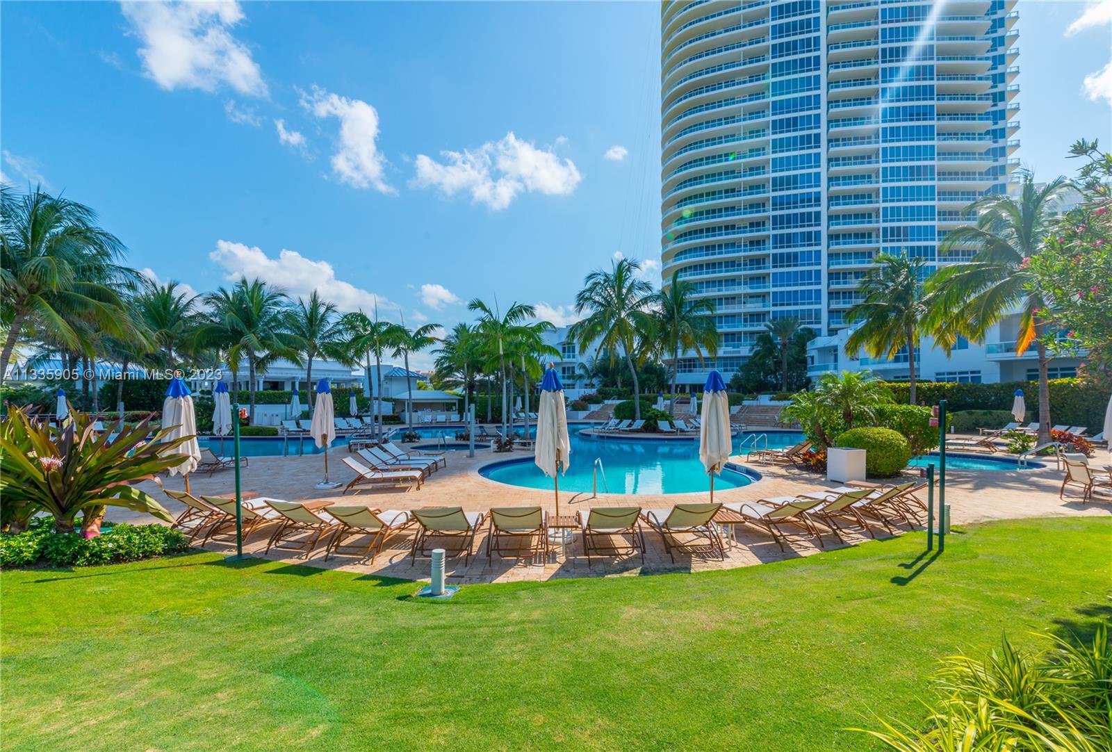 CONTINUUM ON SOUTH BEACH - Residential