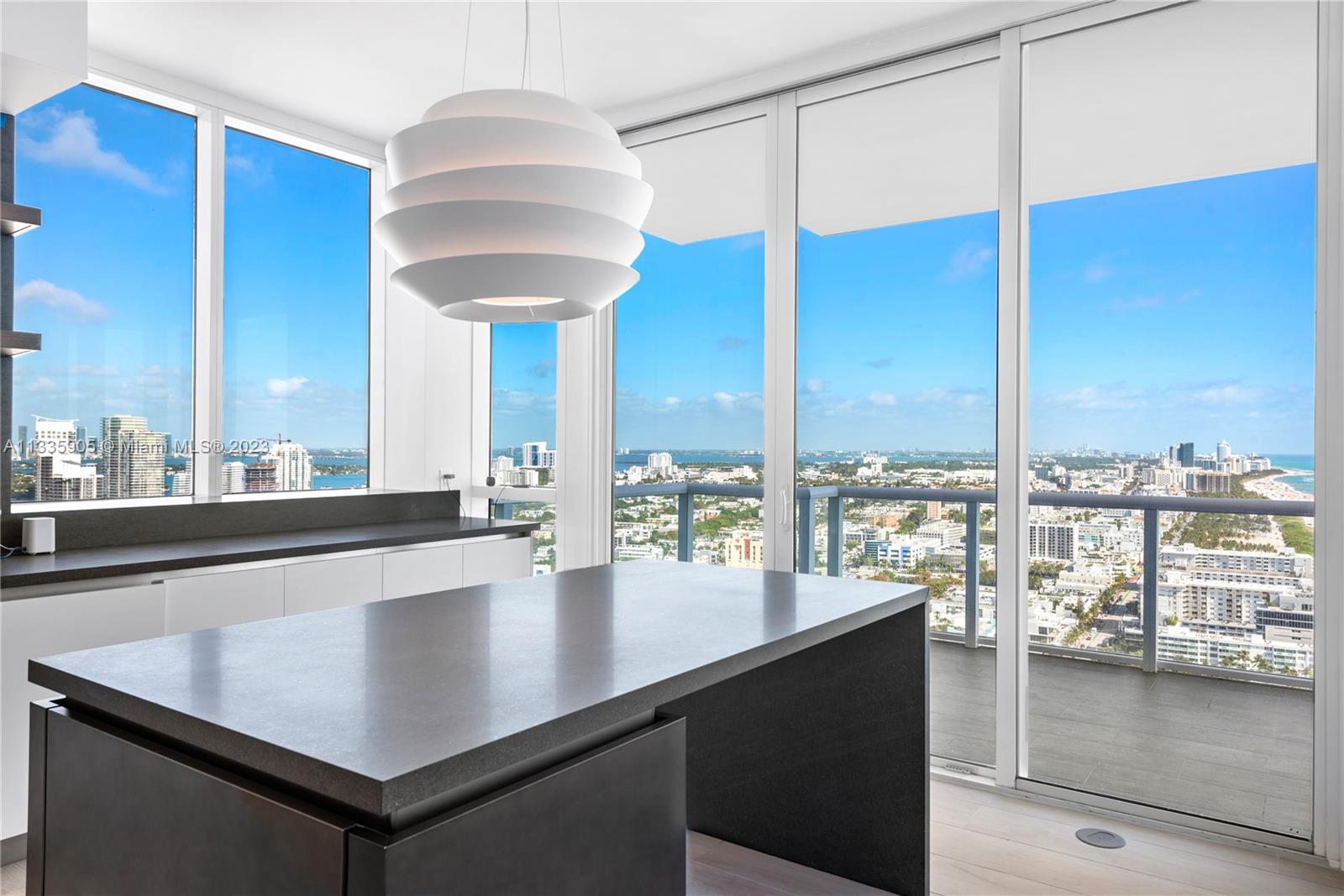 CONTINUUM ON SOUTH BEACH - Residential