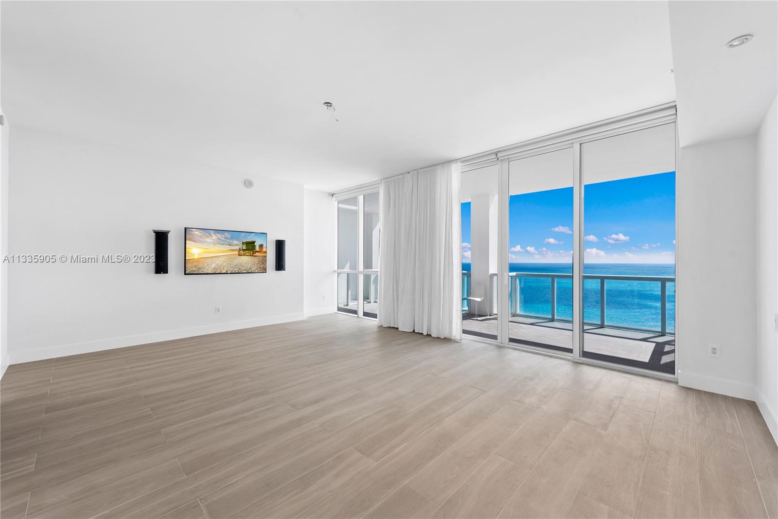 CONTINUUM ON SOUTH BEACH - Residential