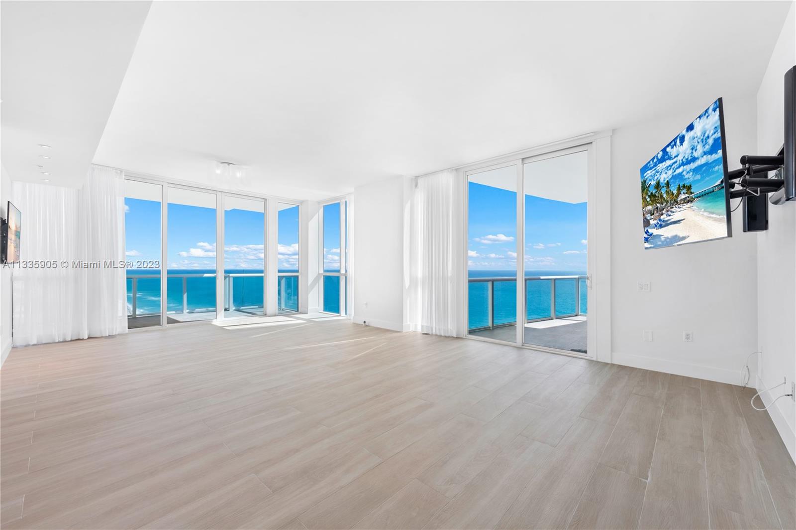 CONTINUUM ON SOUTH BEACH - Residential