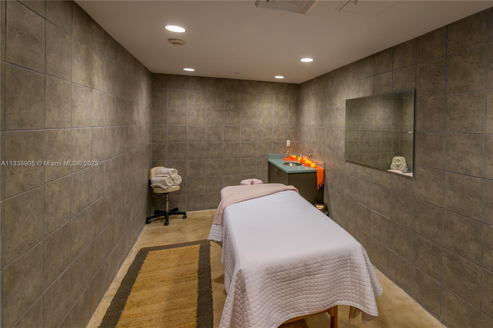 CONTINUUM ON SOUTH BEACH - Residential