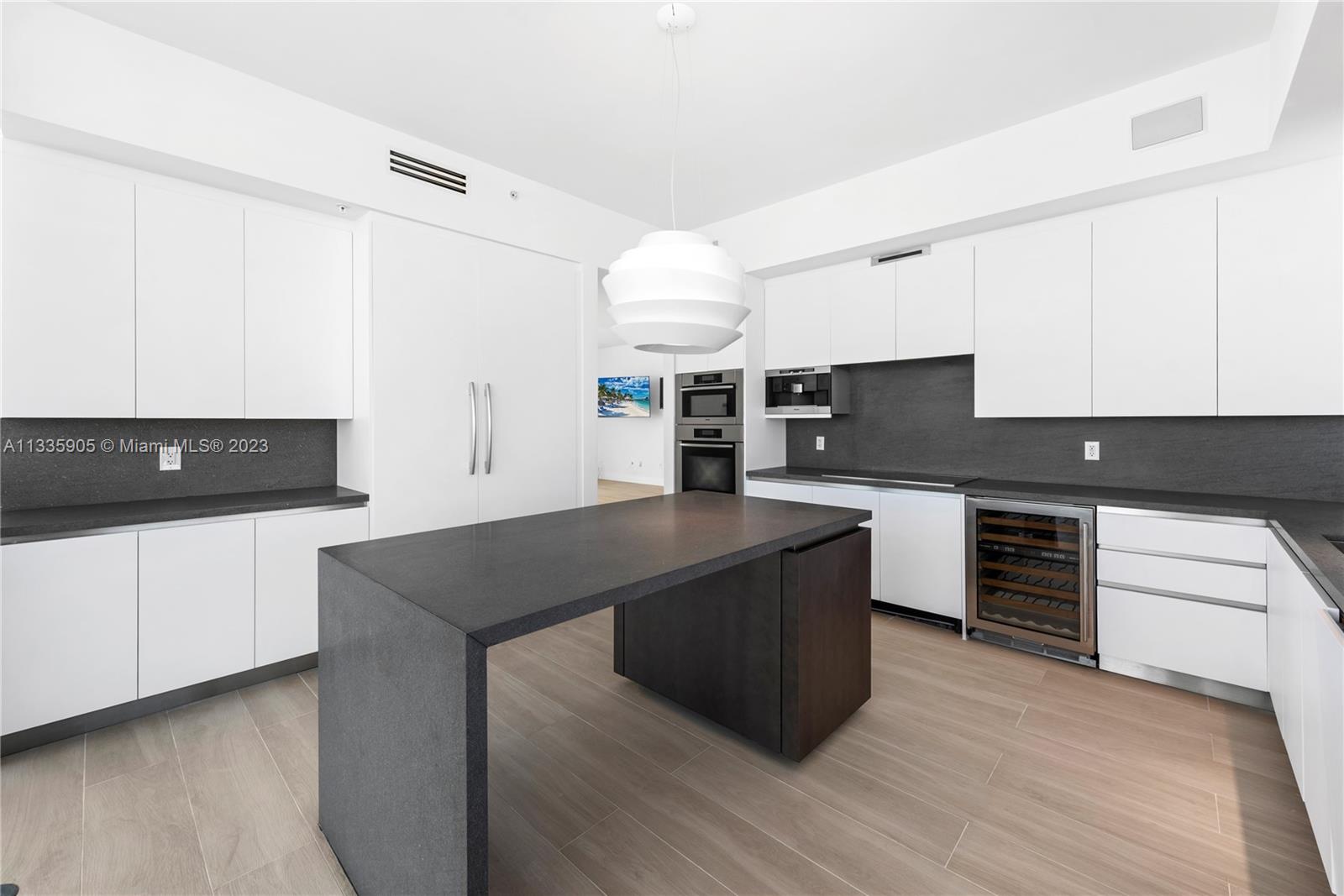 CONTINUUM ON SOUTH BEACH - Residential