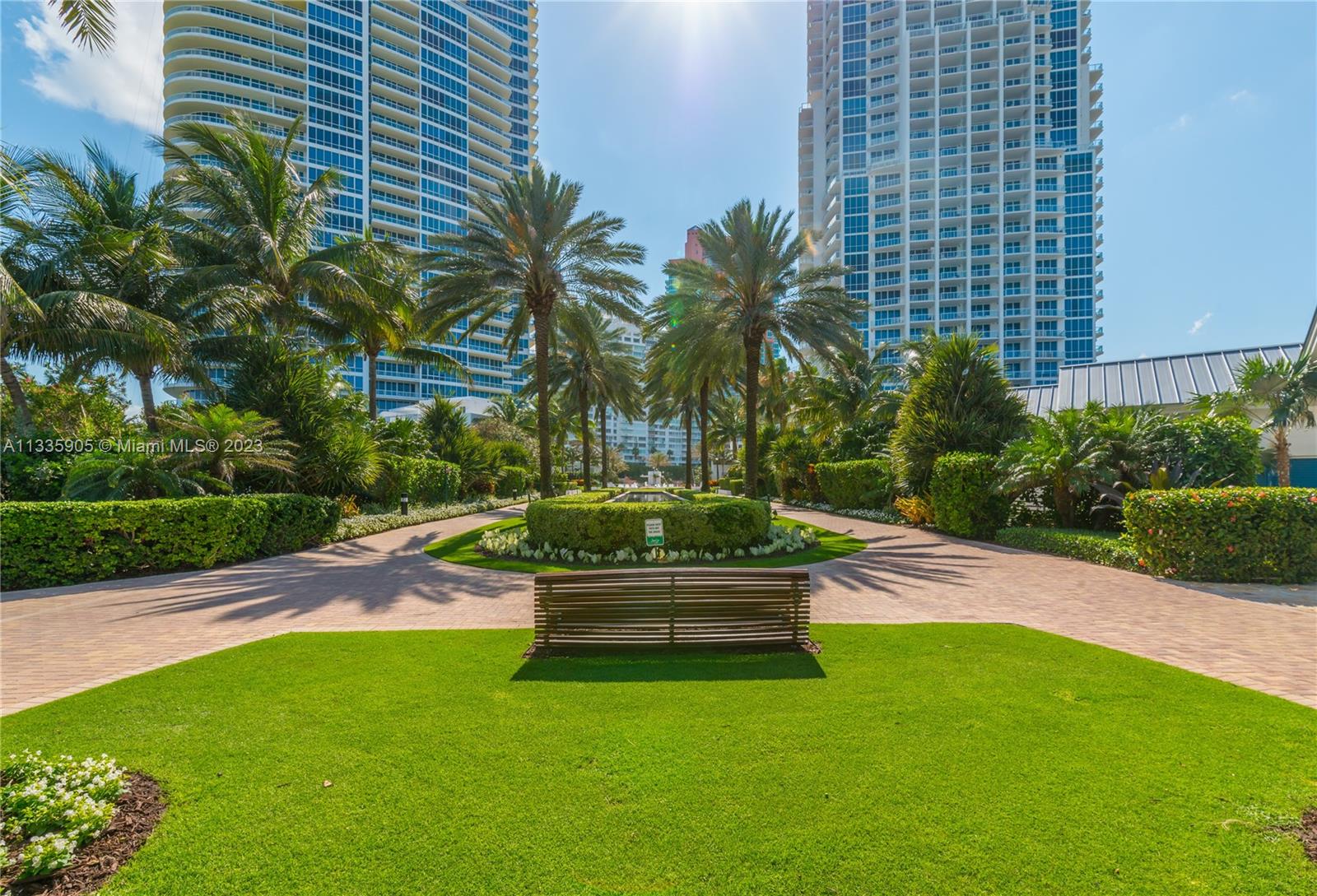 CONTINUUM ON SOUTH BEACH - Residential