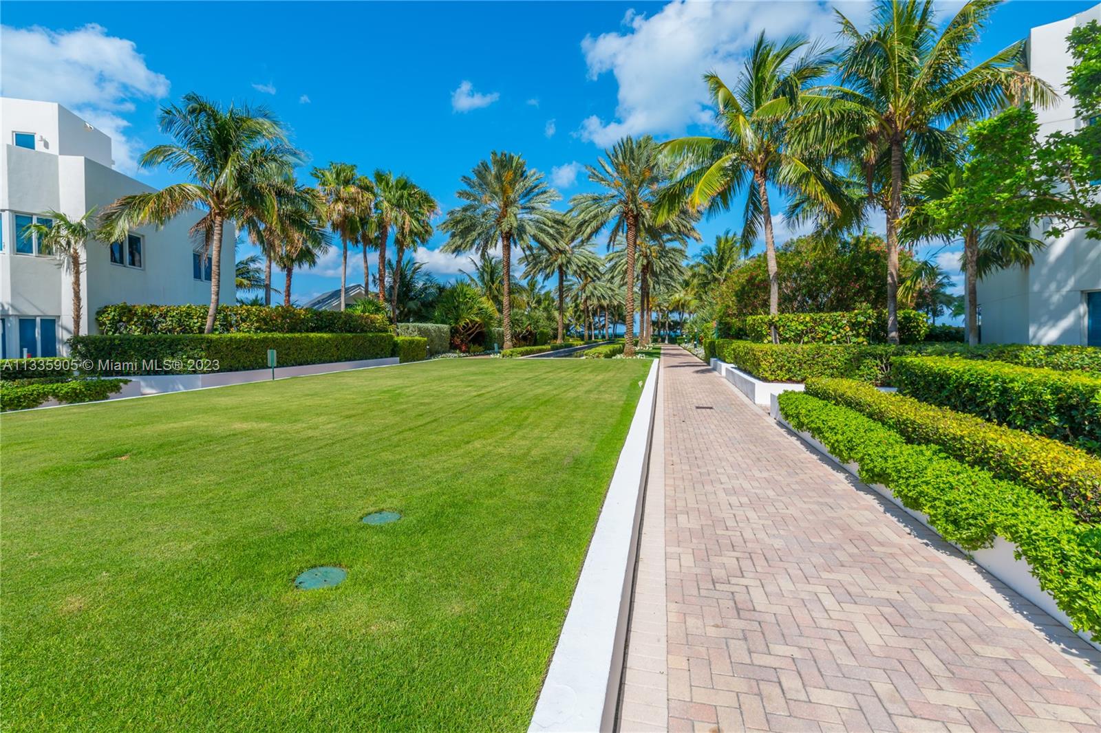 CONTINUUM ON SOUTH BEACH - Residential