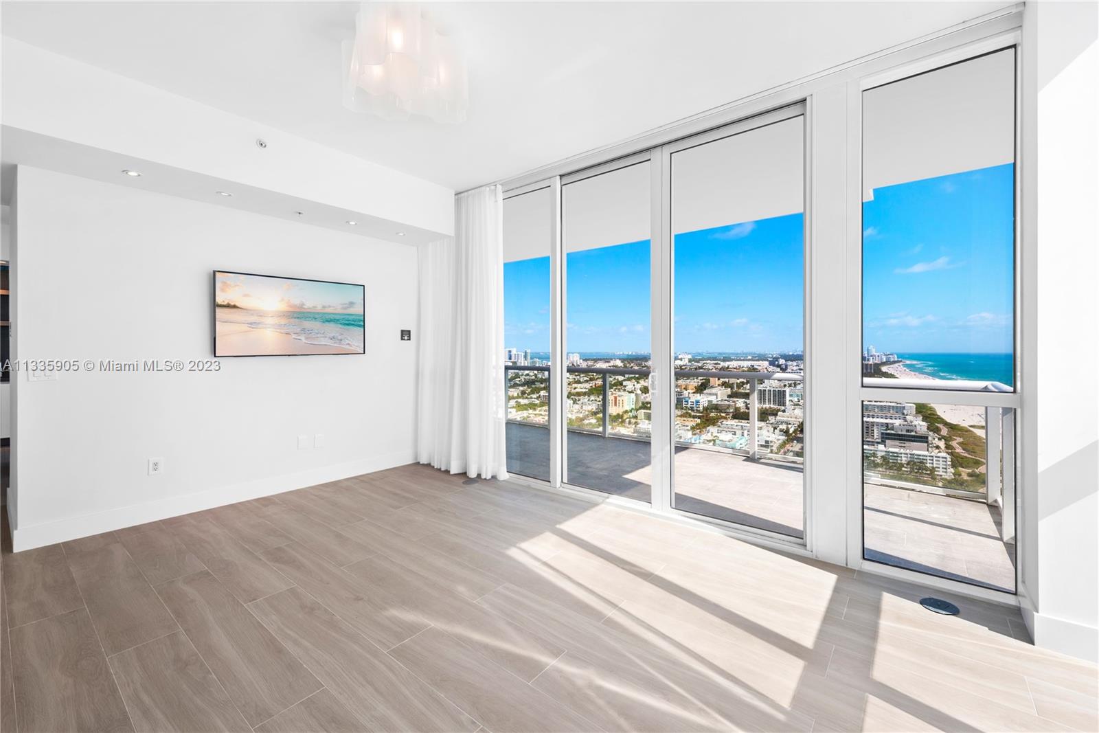 CONTINUUM ON SOUTH BEACH - Residential