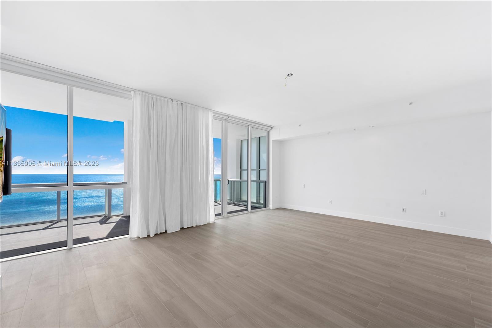 CONTINUUM ON SOUTH BEACH - Residential