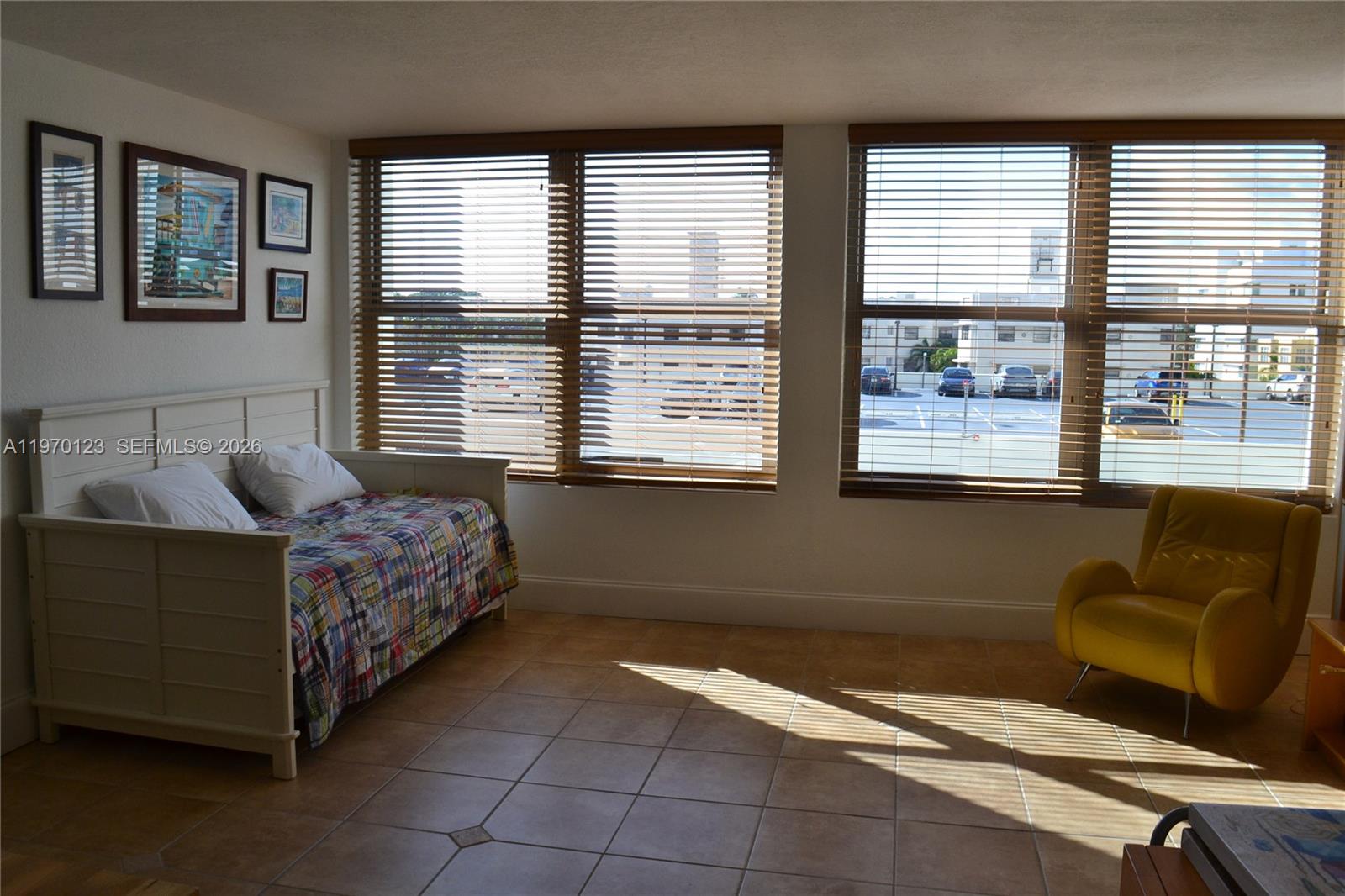 2899 Collins Ave 440