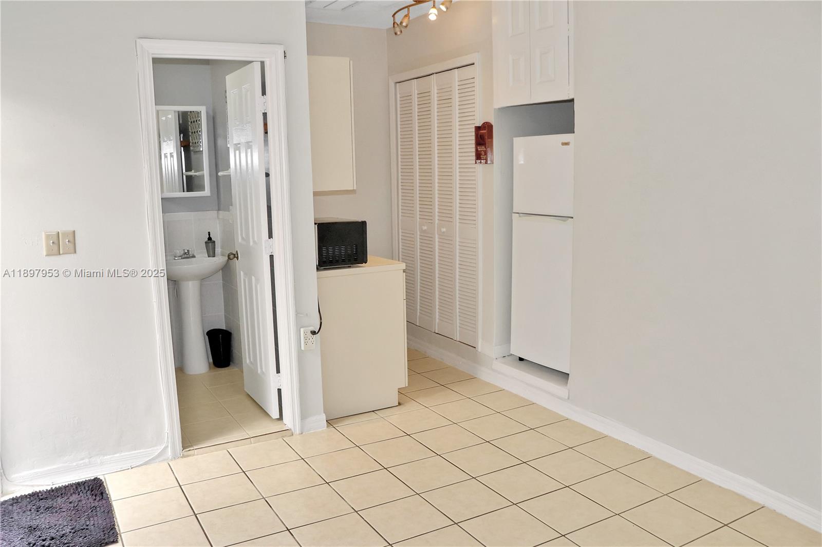 EAGLES POINT SUB 1ST ADDN - Residential Lease