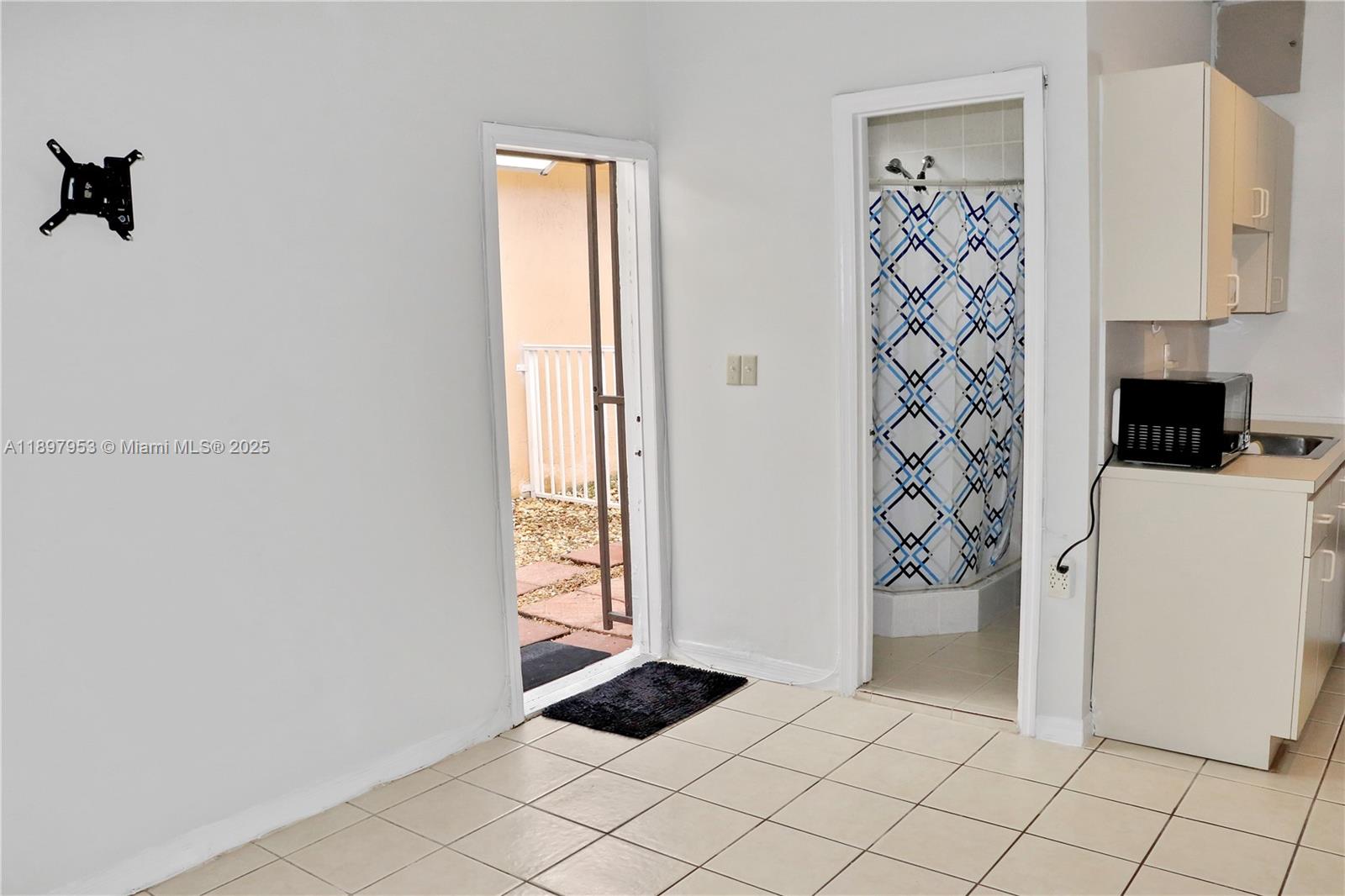 EAGLES POINT SUB 1ST ADDN - Residential Lease