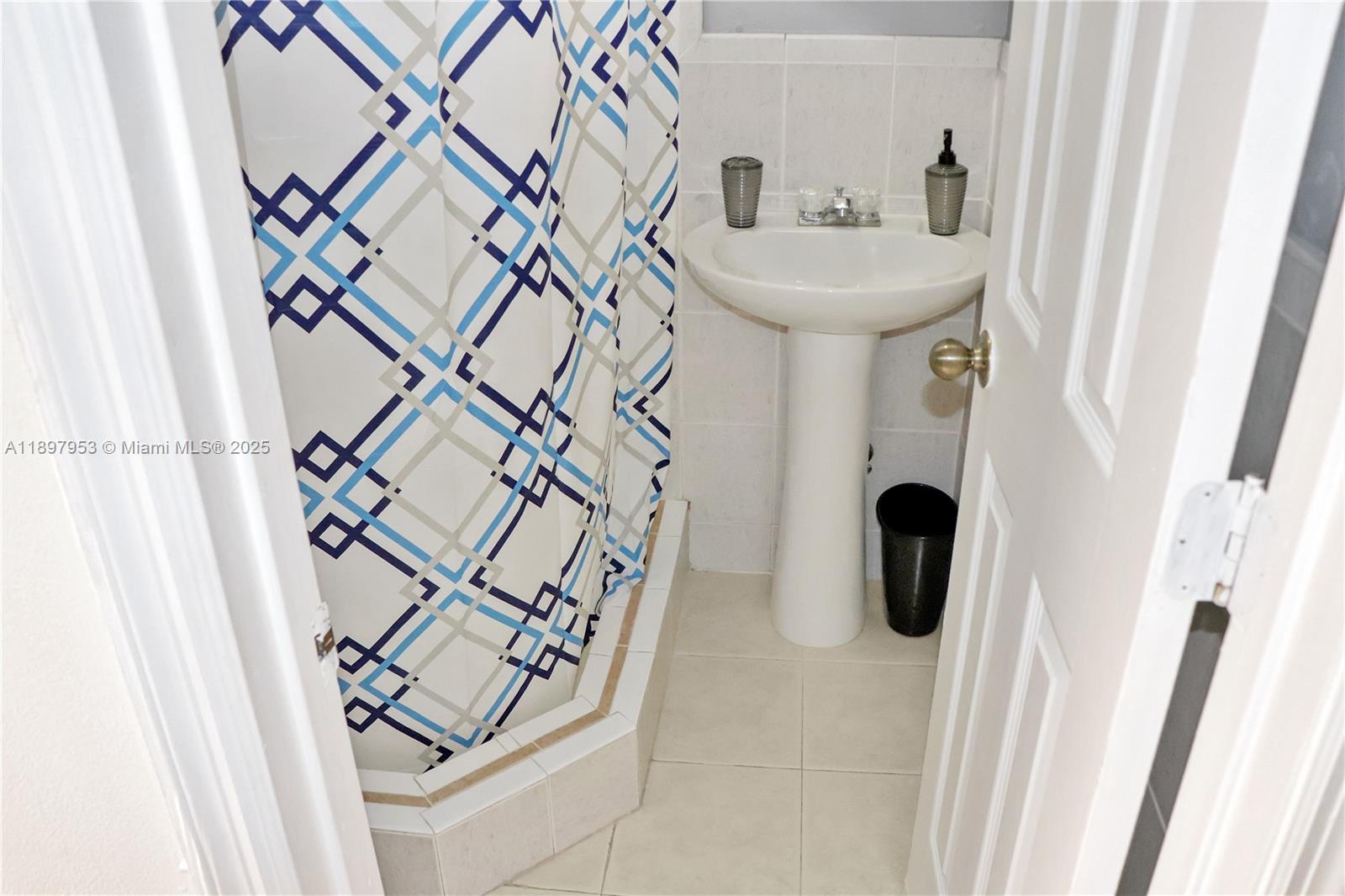 EAGLES POINT SUB 1ST ADDN - Residential Lease