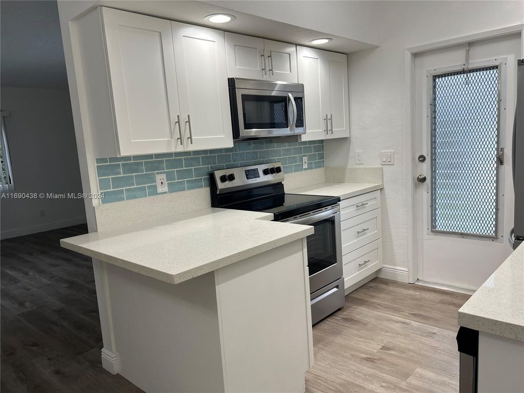 Photo of 2100 NE 39th St #404, Fort Lauderdale, FL 33308 (MLS # A11690438)