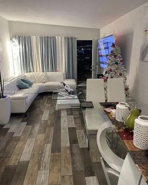 2125 NW 126th St Miami FL 33167