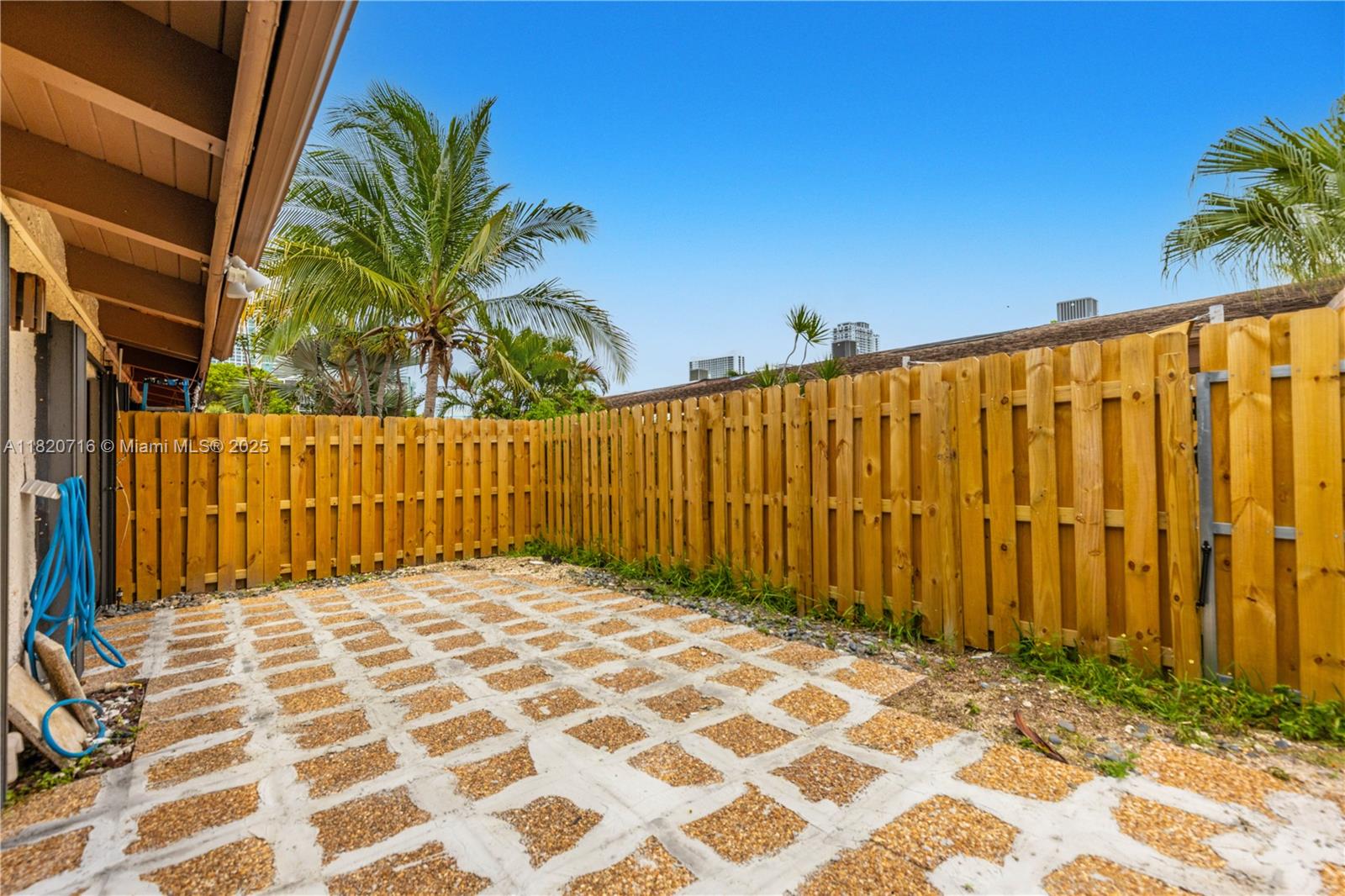 HARBOURWOOD VILLAS - Residential Lease