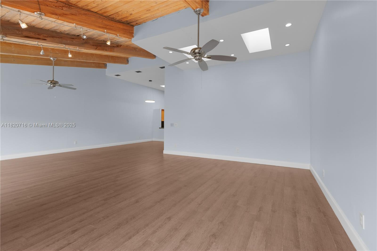 HARBOURWOOD VILLAS - Residential Lease