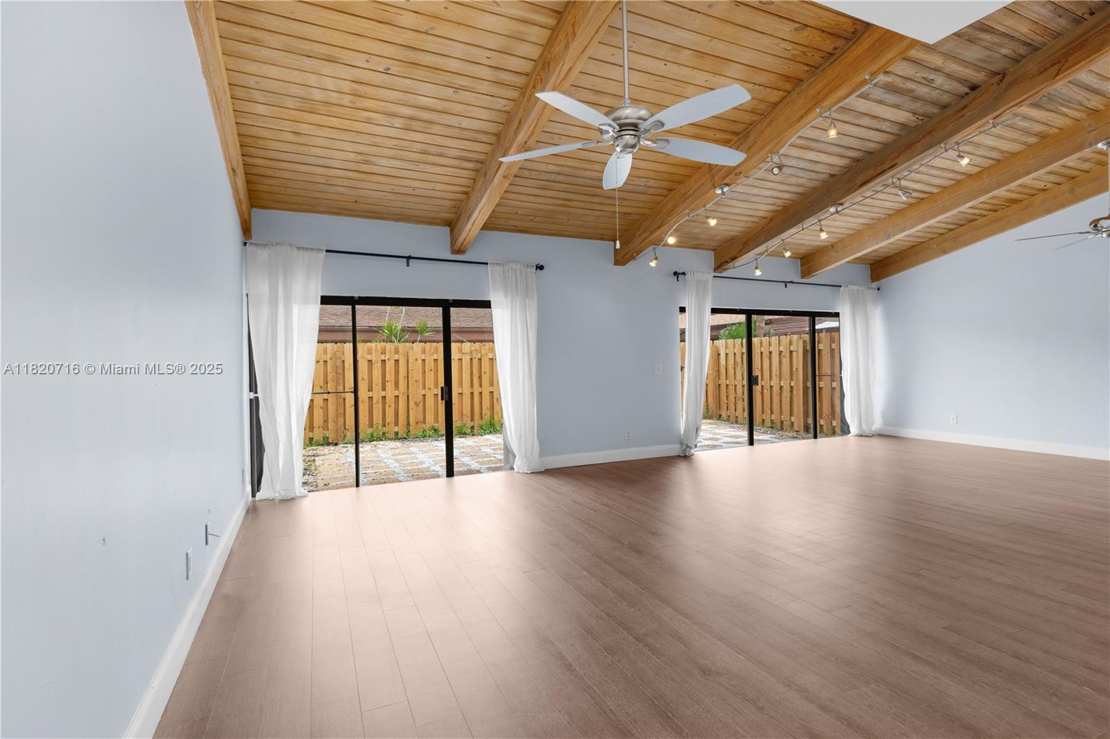 HARBOURWOOD VILLAS - Residential Lease