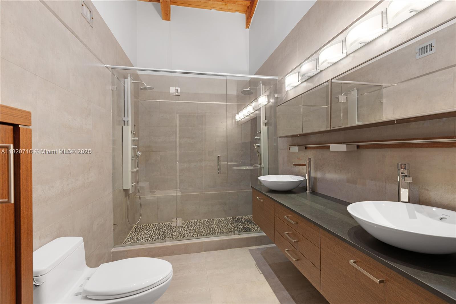 HARBOURWOOD VILLAS - Residential Lease