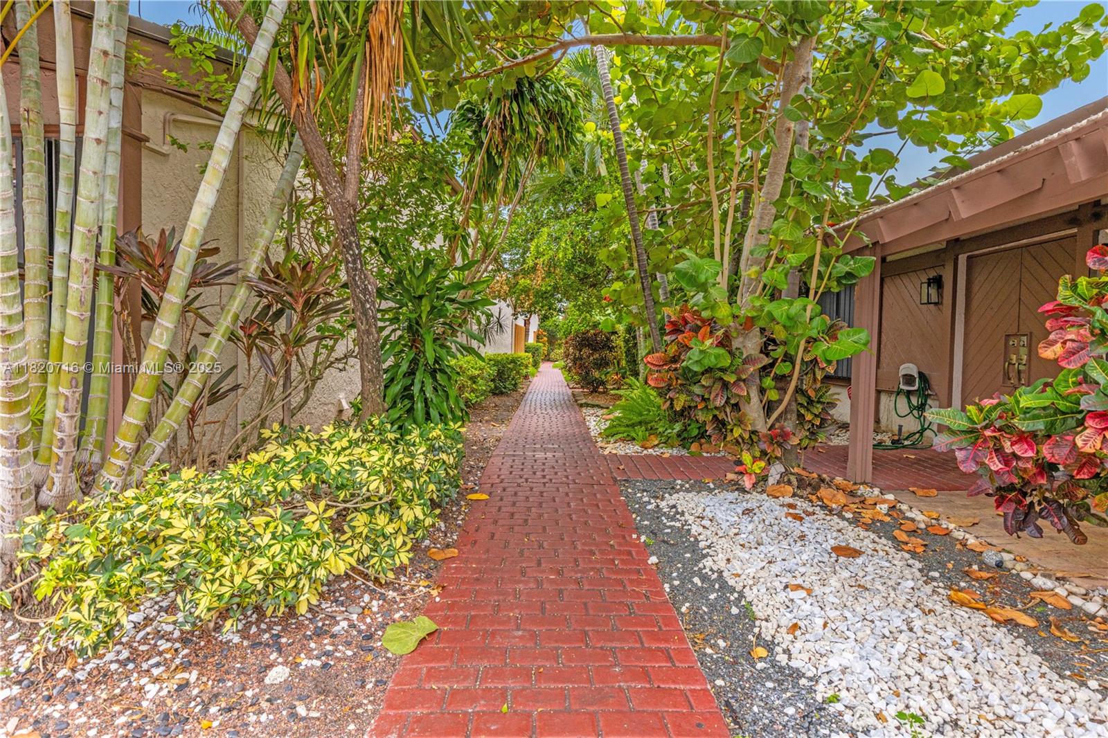 HARBOURWOOD VILLAS - Residential Lease