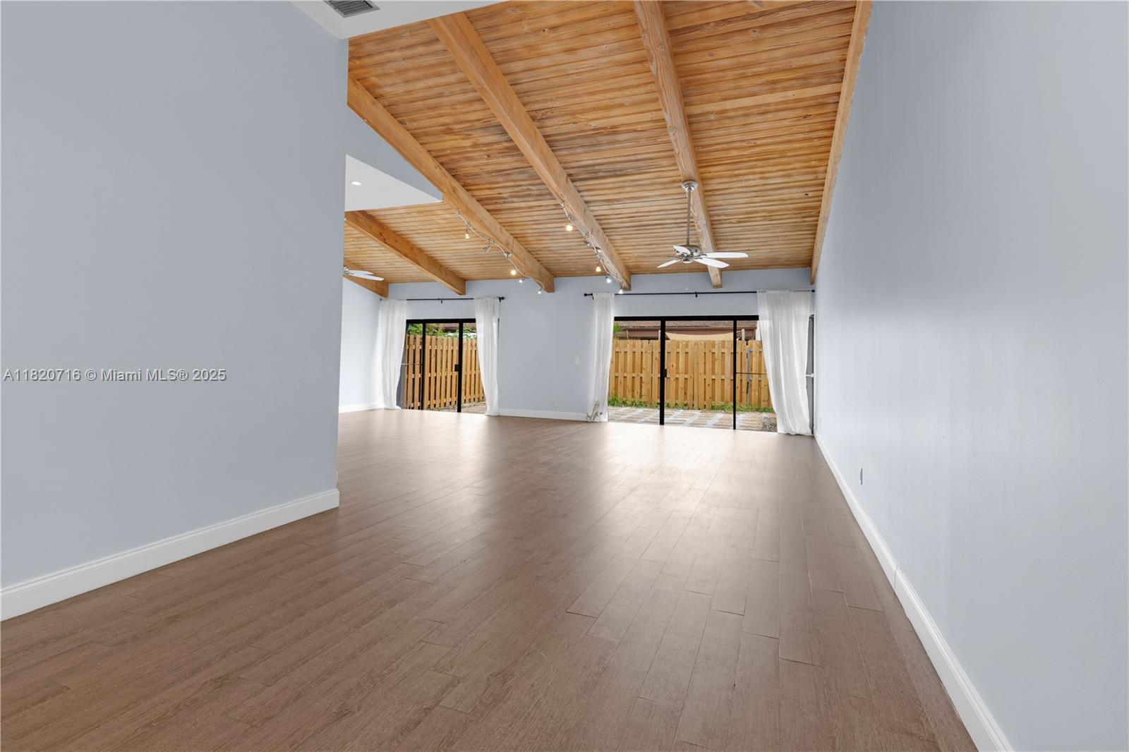 HARBOURWOOD VILLAS - Residential Lease