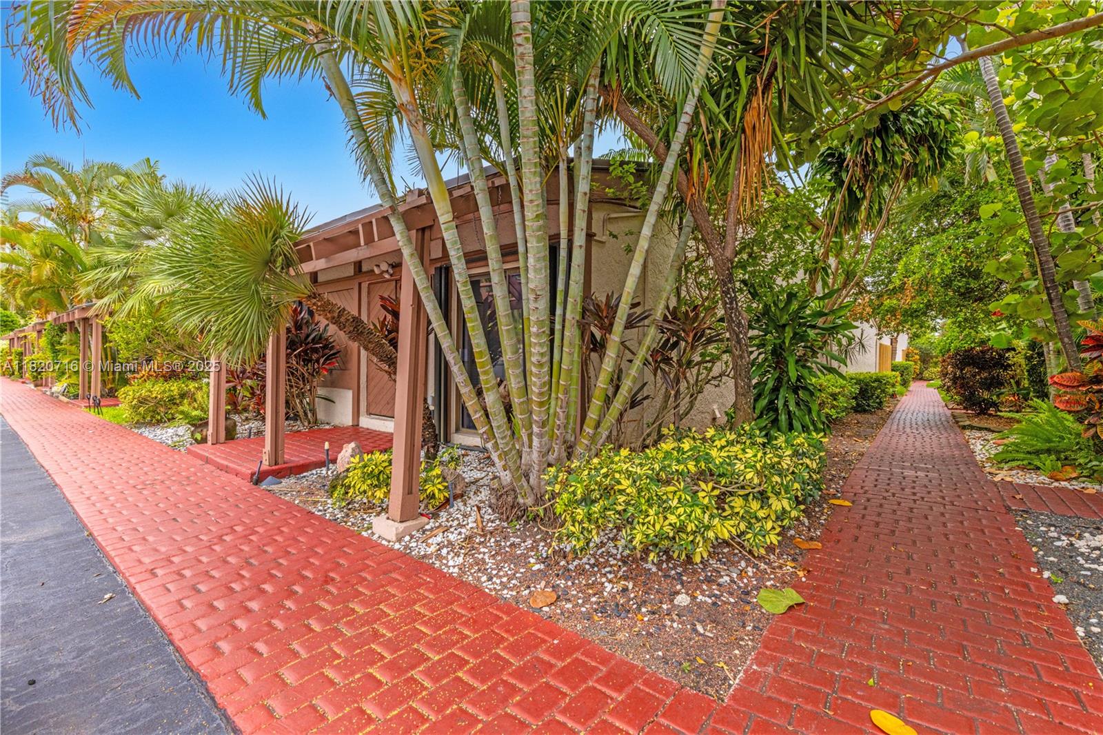 HARBOURWOOD VILLAS - Residential Lease