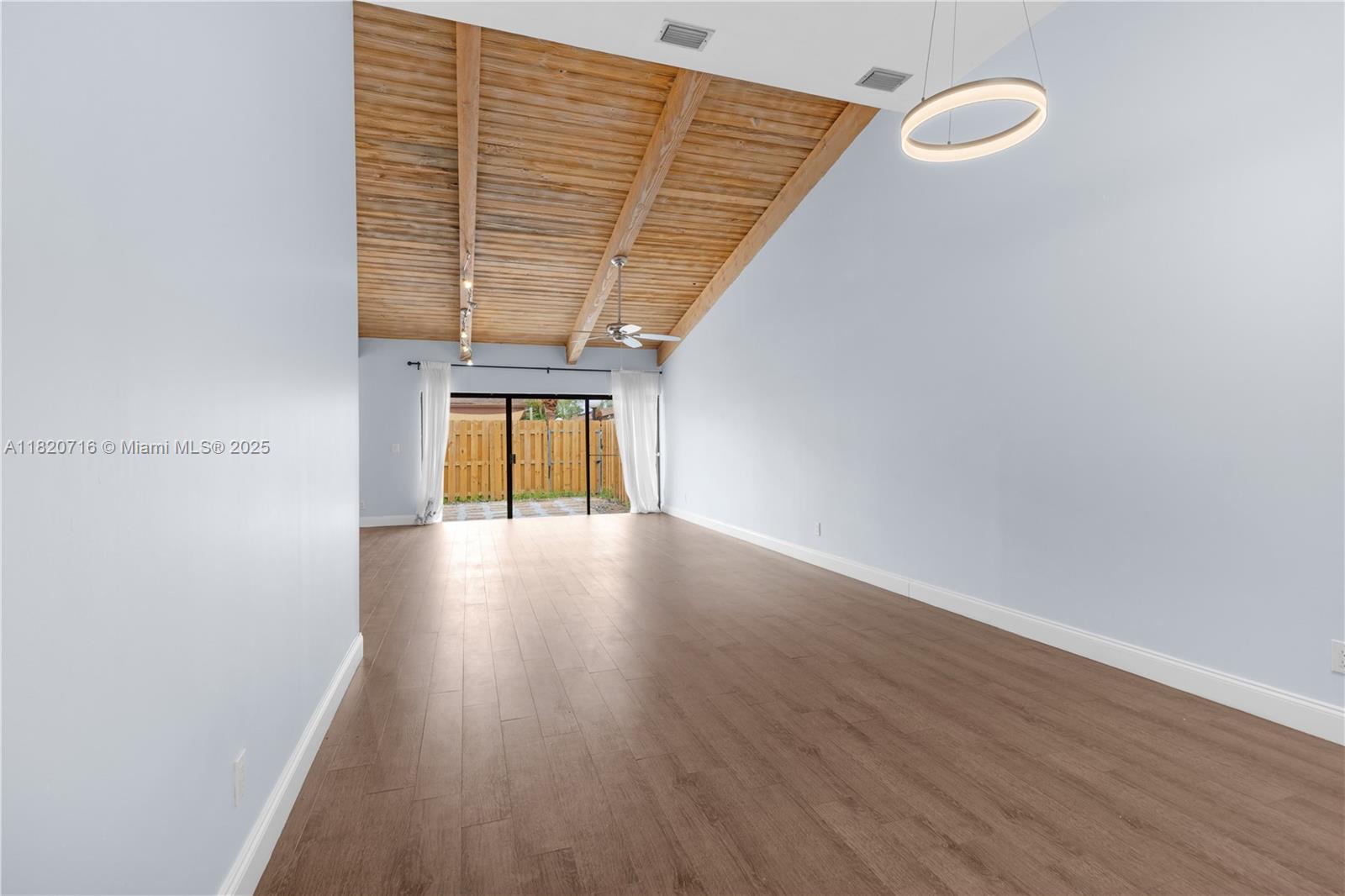 HARBOURWOOD VILLAS - Residential Lease