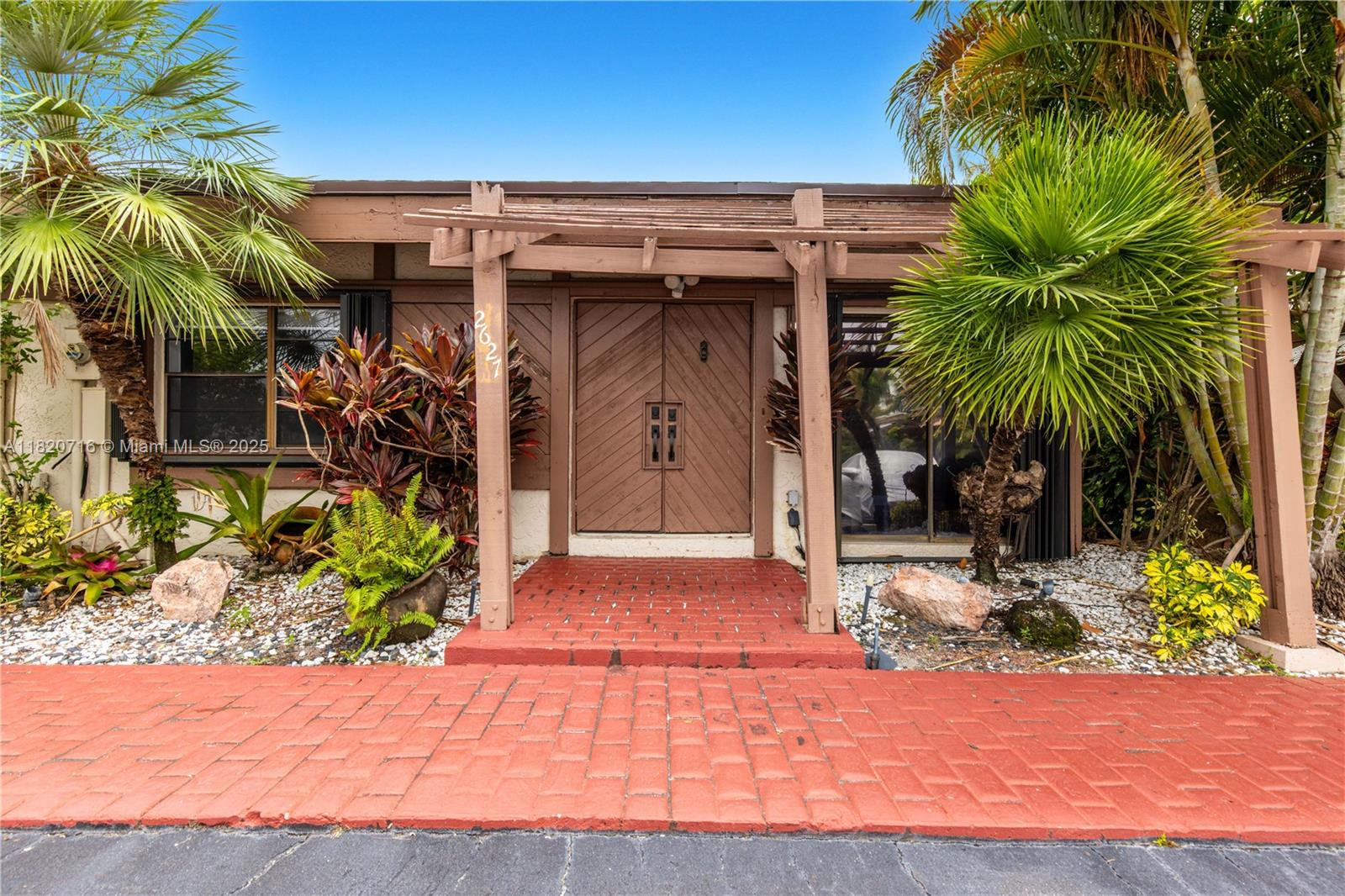 HARBOURWOOD VILLAS - Residential Lease