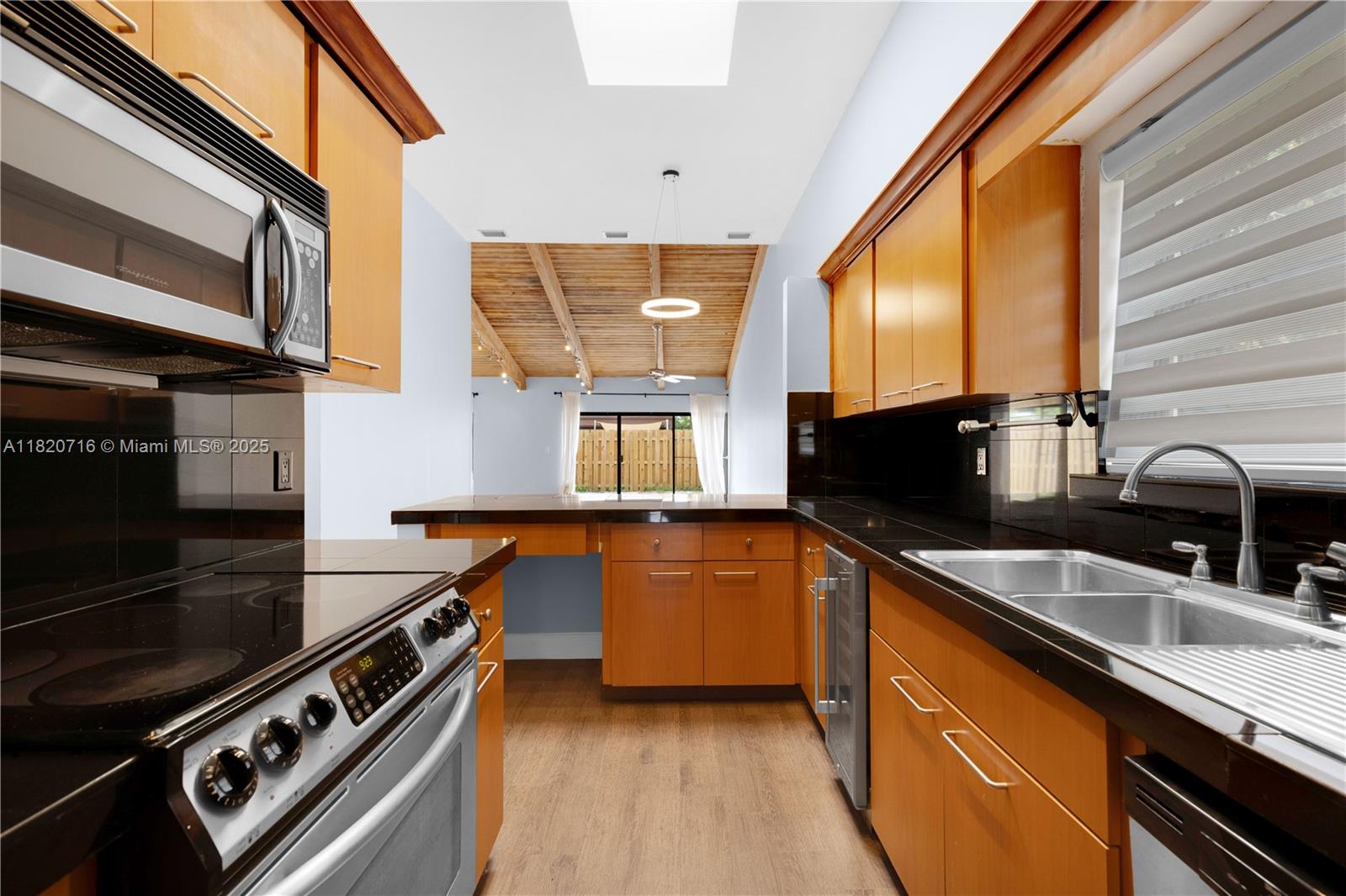 HARBOURWOOD VILLAS - Residential Lease