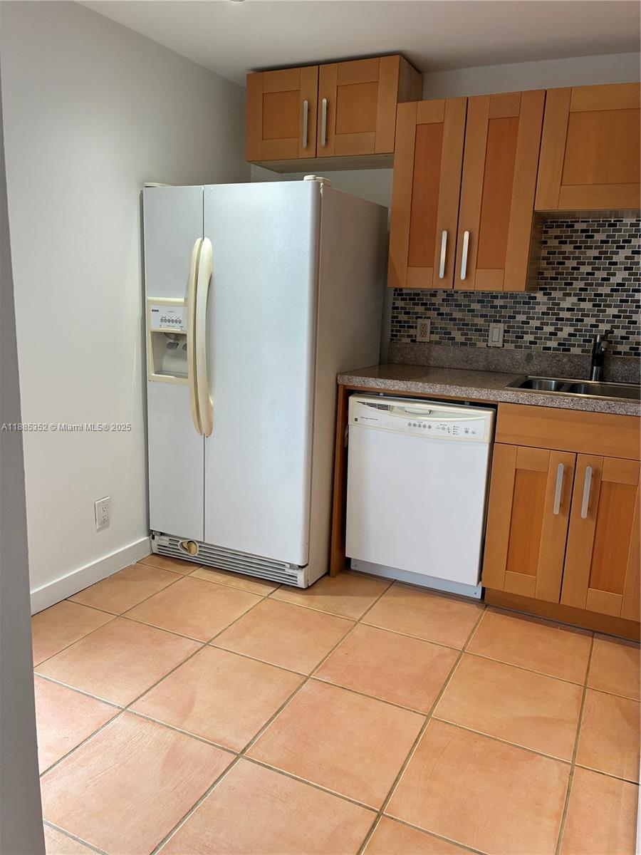 ENSENADA CONDO BLDG E-II - Residential Lease