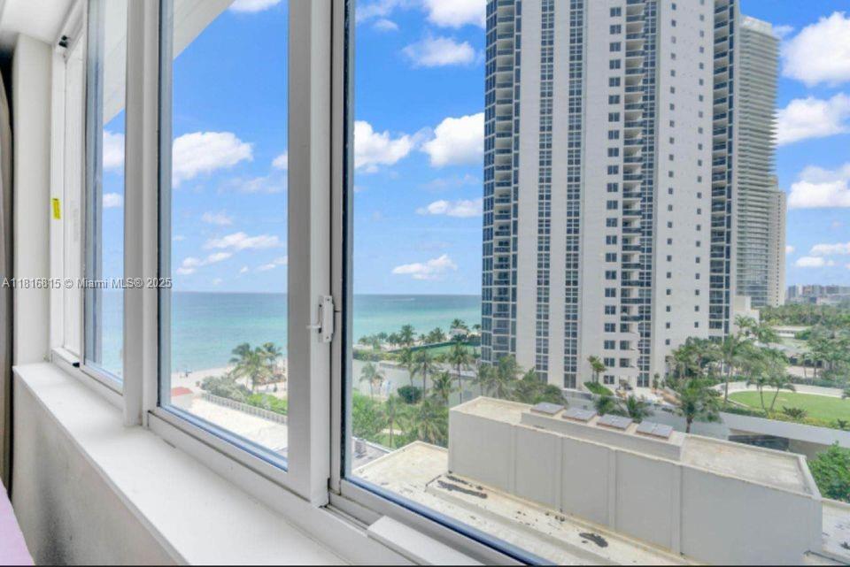 THE AVENTURA BEACH CLUB C - Residential