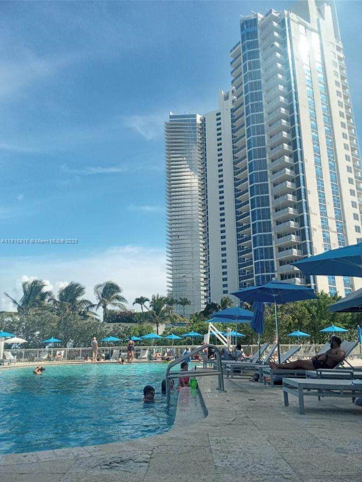 THE AVENTURA BEACH CLUB C - Residential
