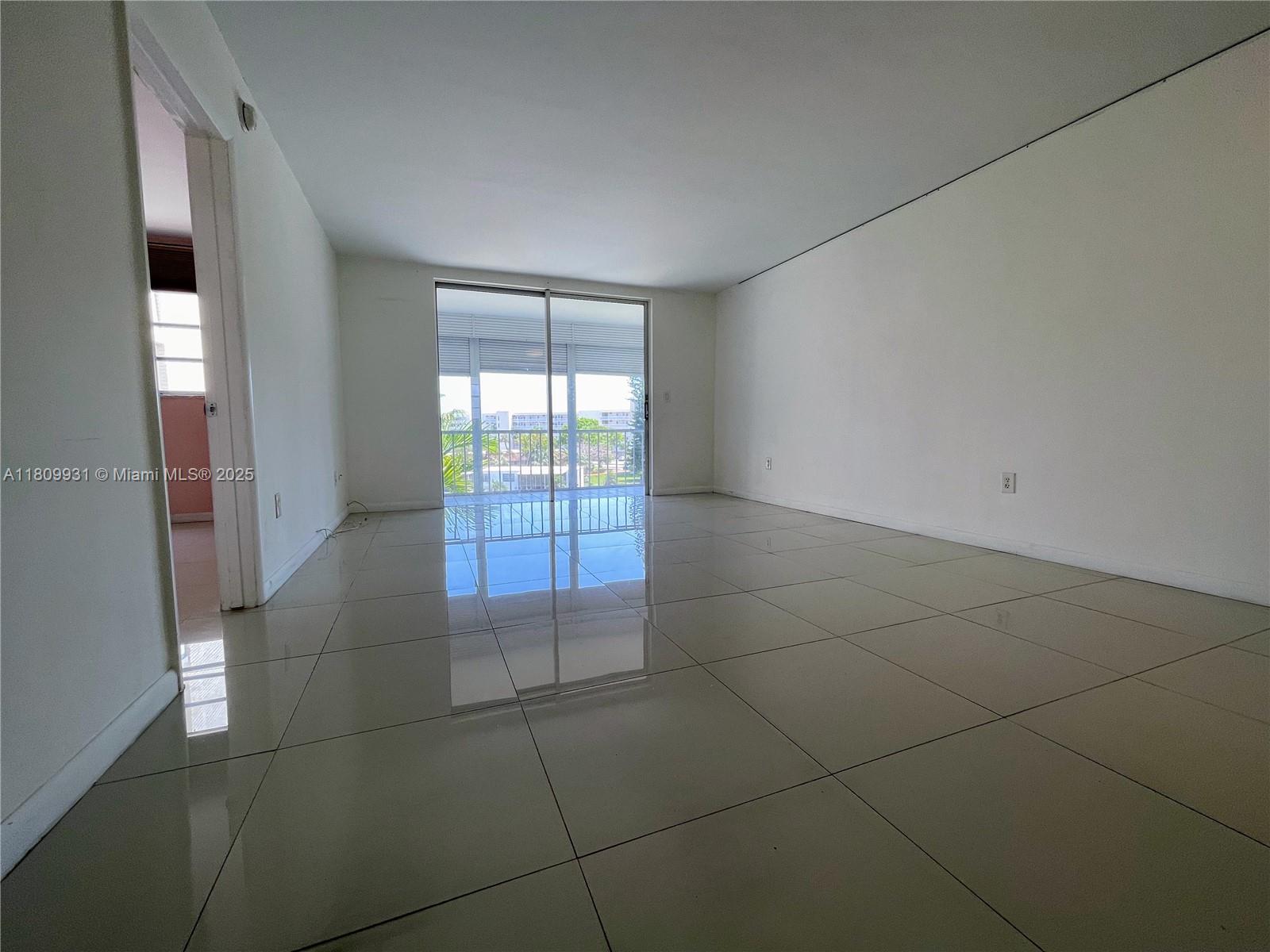 Rental Property at 2859 Leonard Dr G407, Aventura, Miami-Dade County, Florida - Bedrooms: 1 
Bathrooms: 1  - $1,700 MO.
