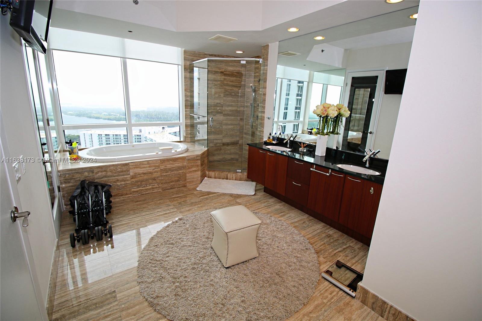 TDR TOWER II CONDO - Residential