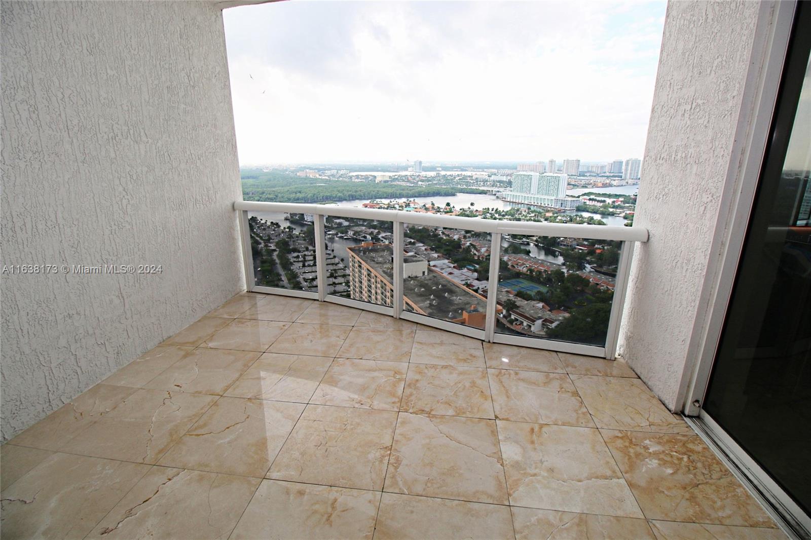 TDR TOWER II CONDO - Residential