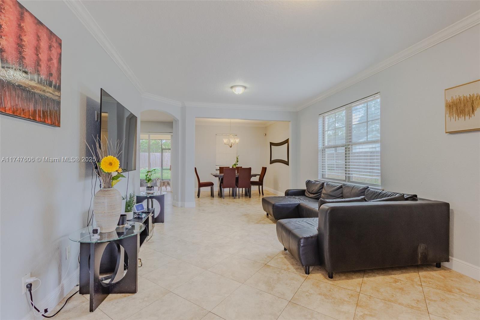 LAKE HILL - Residential