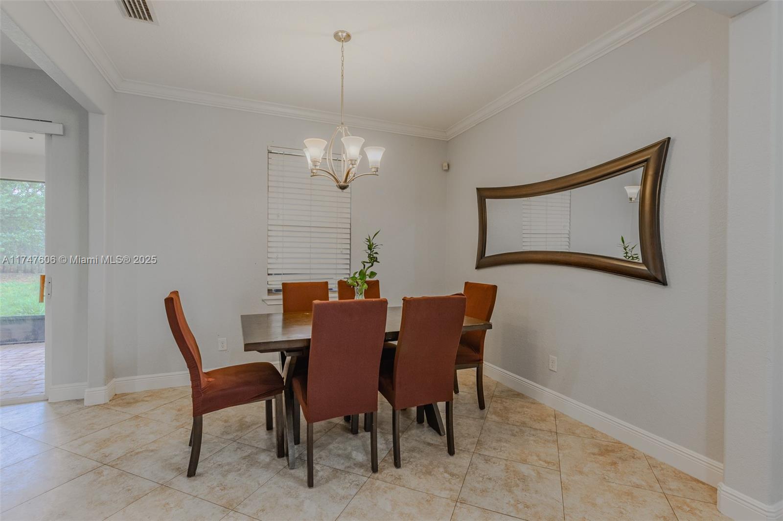 LAKE HILL - Residential