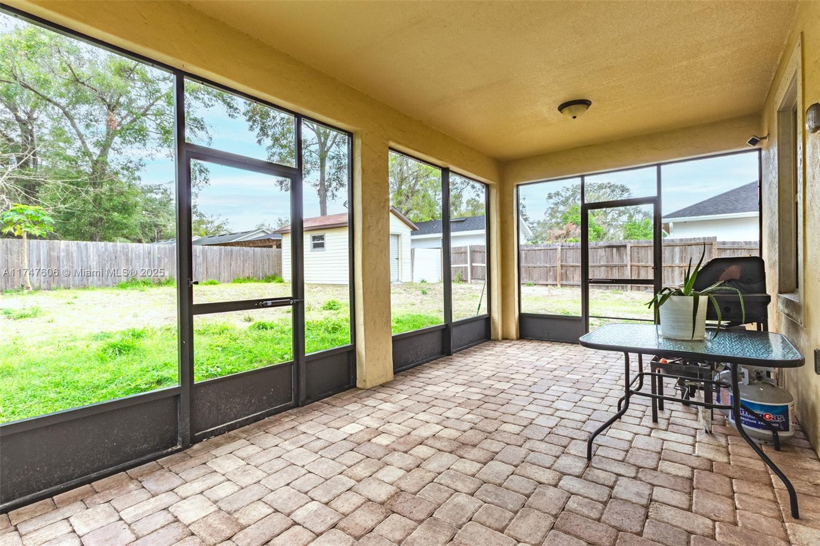 LAKE HILL - Residential