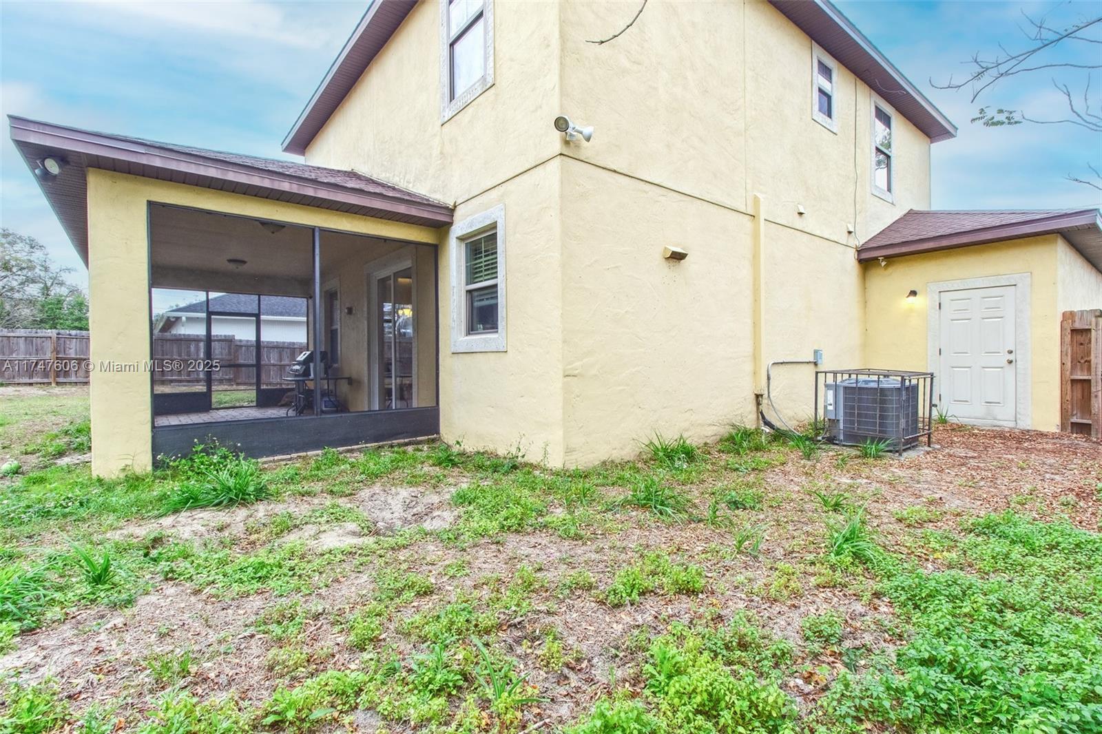 LAKE HILL - Residential