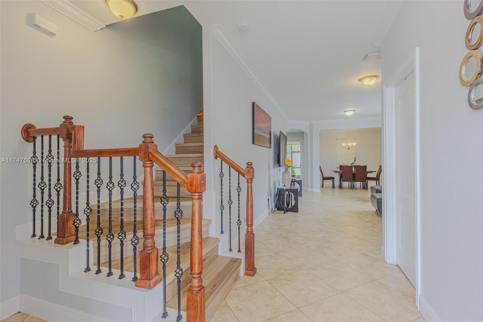 LAKE HILL - Residential