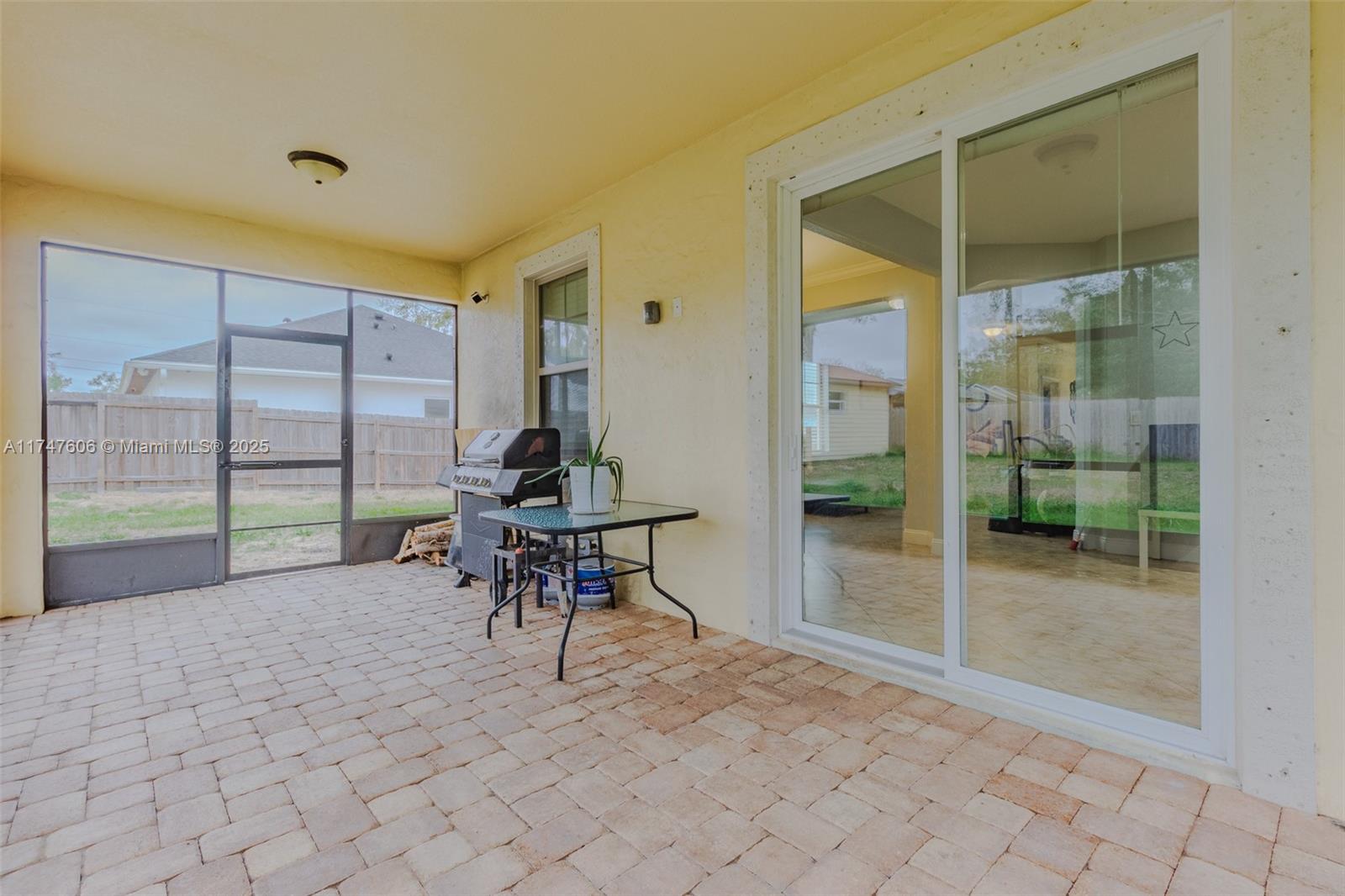 LAKE HILL - Residential