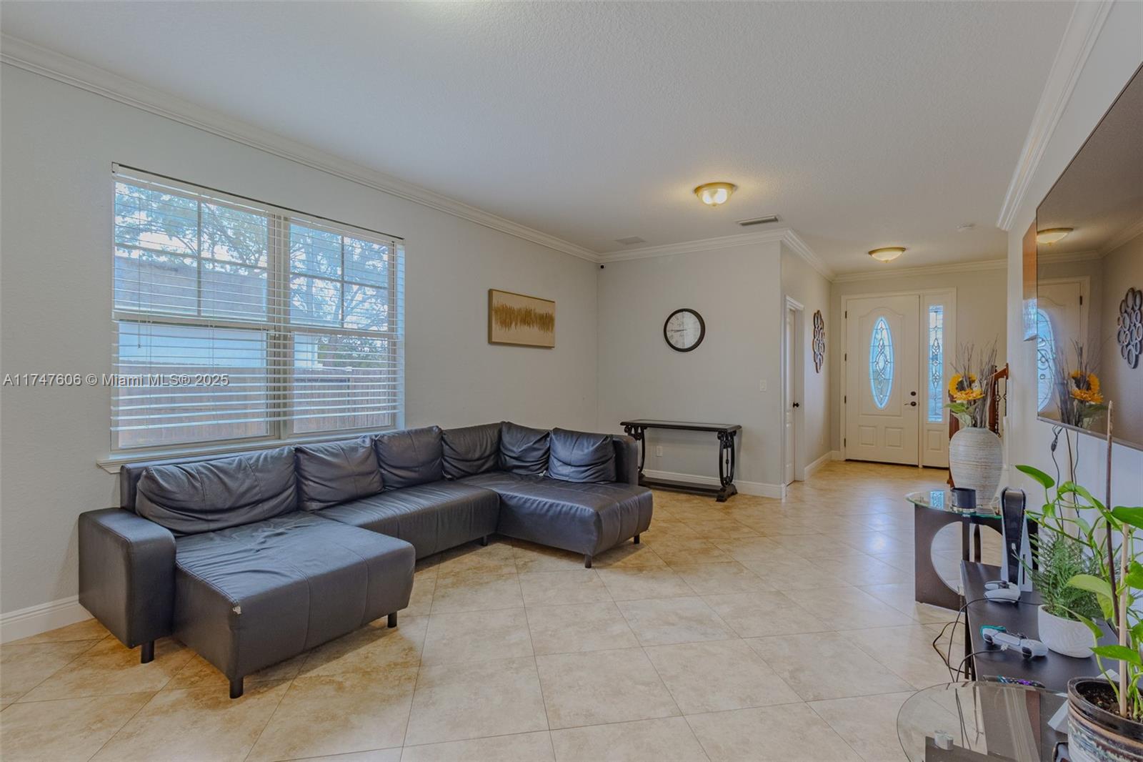 LAKE HILL - Residential