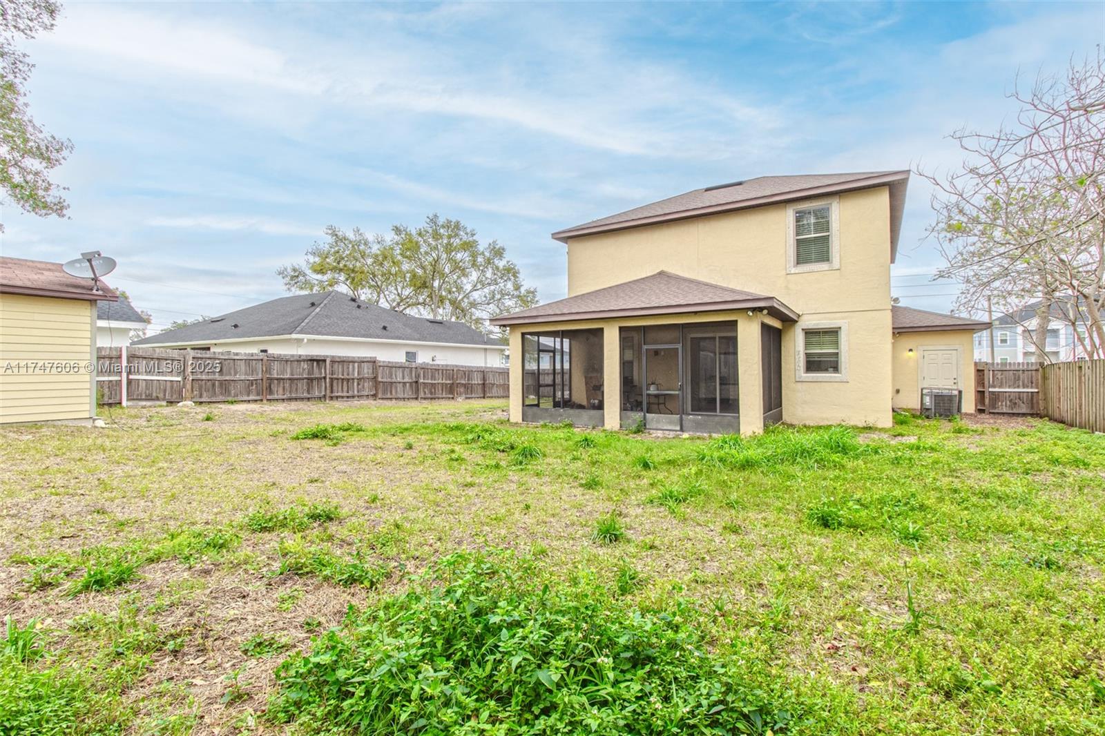 LAKE HILL - Residential