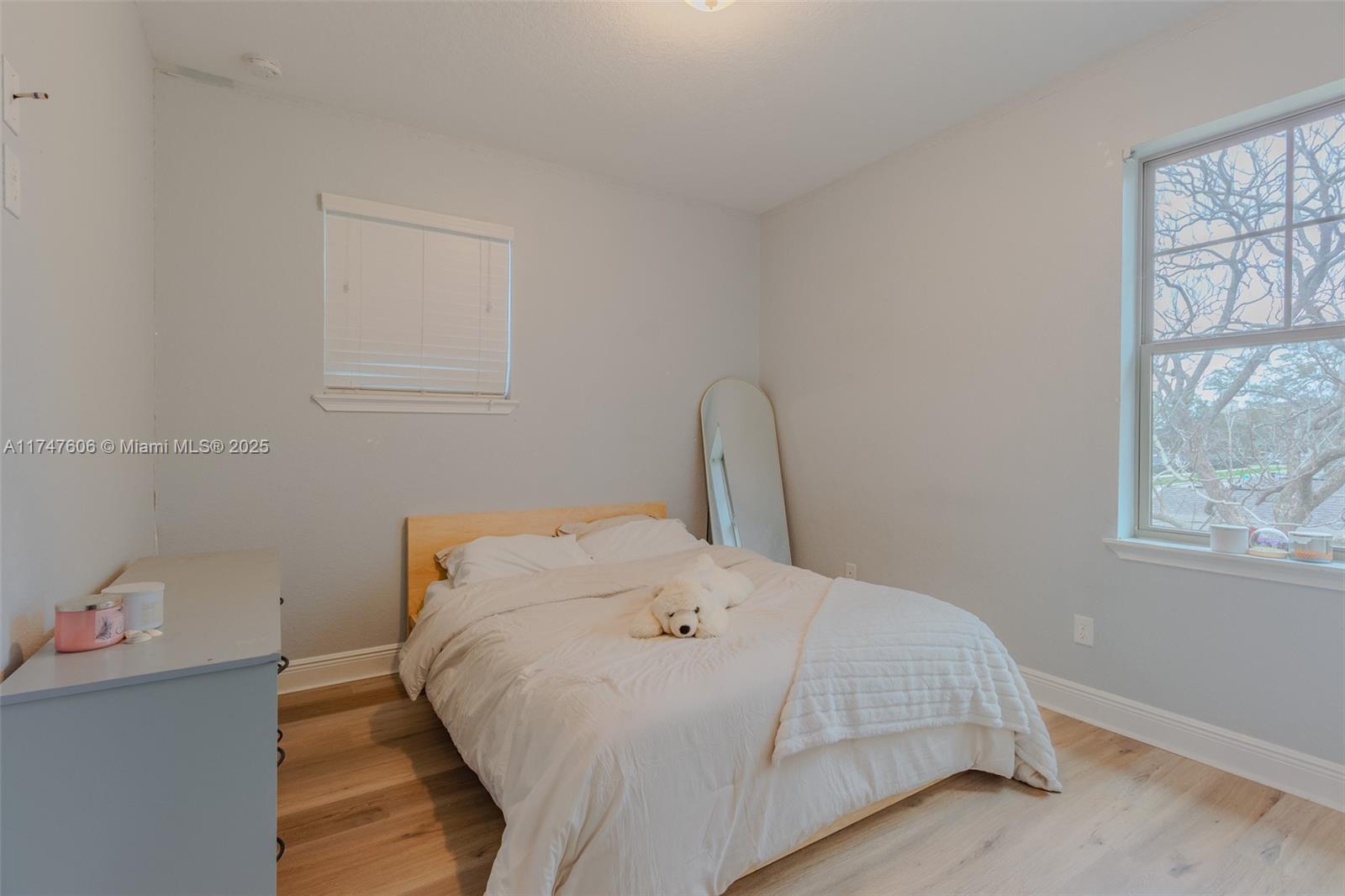 LAKE HILL - Residential