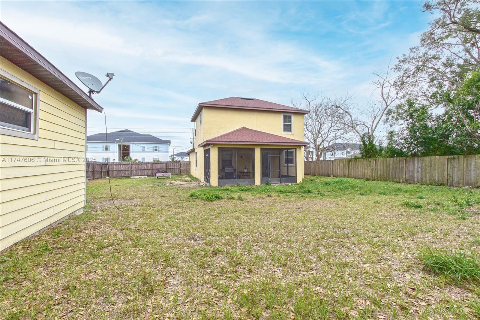 LAKE HILL - Residential